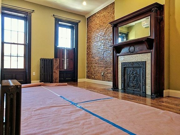 4th image of 910 Putnam Ave #1