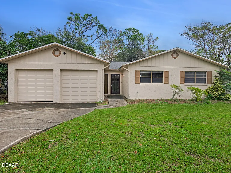 121 Westwood Dr — Photo 2