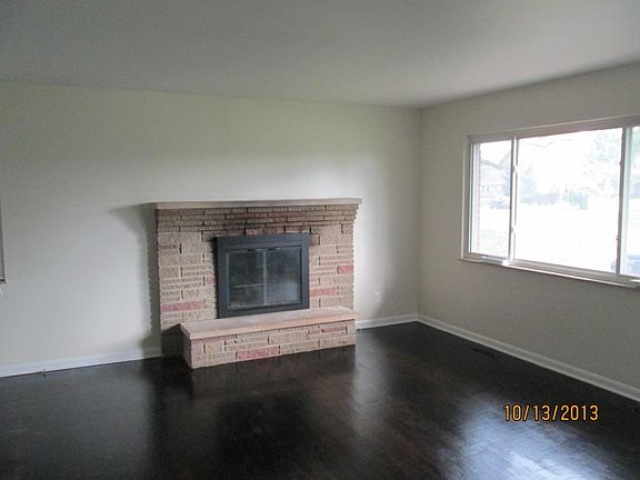 2nd image of 1239 Nocturne Rd E