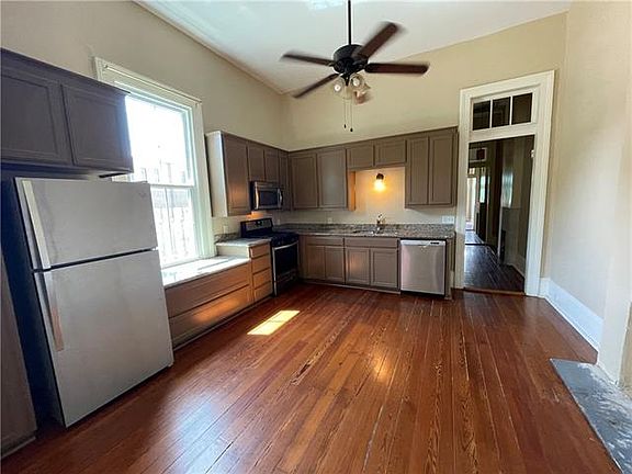 3rd image of 2526 Barracks St