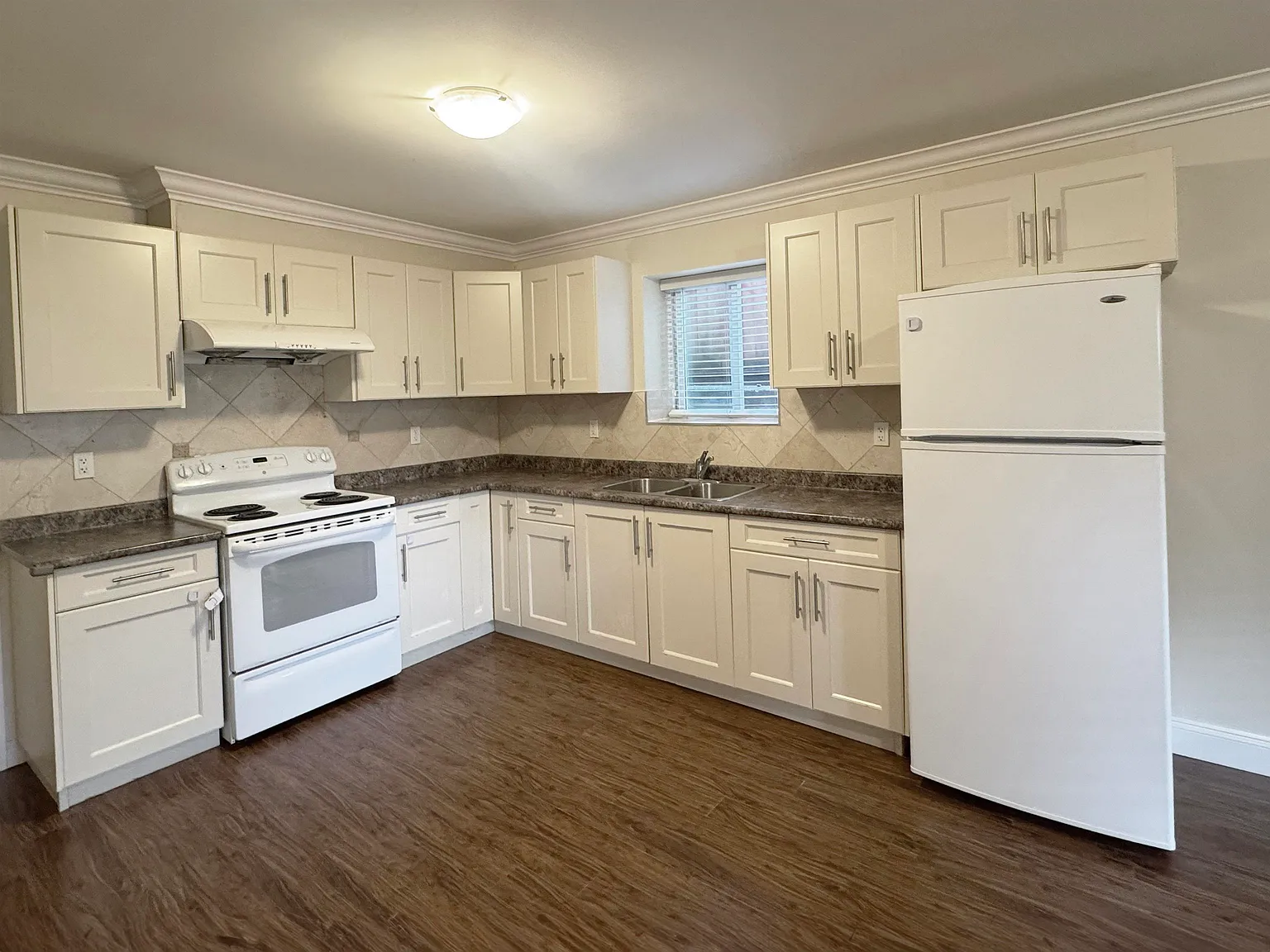 2 bed, 600 sqft, $1,850 — Photo 2