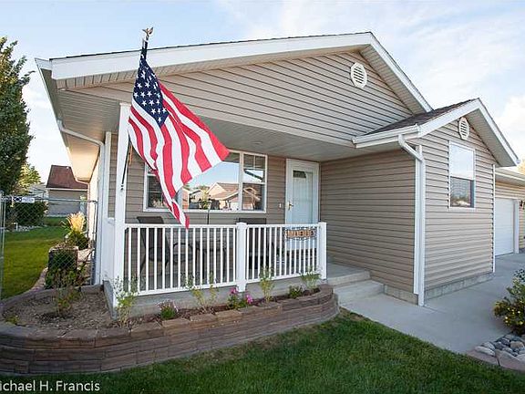 2nd image of 1215 Gardenia Dr