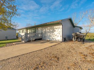 6017 Horseshoe Bnd NW, Mandan, ND 58554