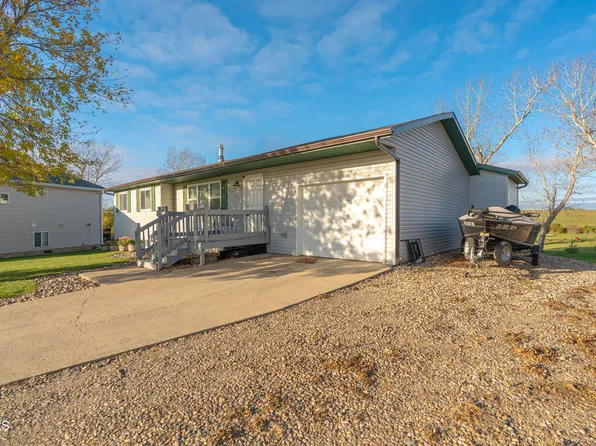 6017 Horseshoe Bnd NW, Mandan, ND 58554