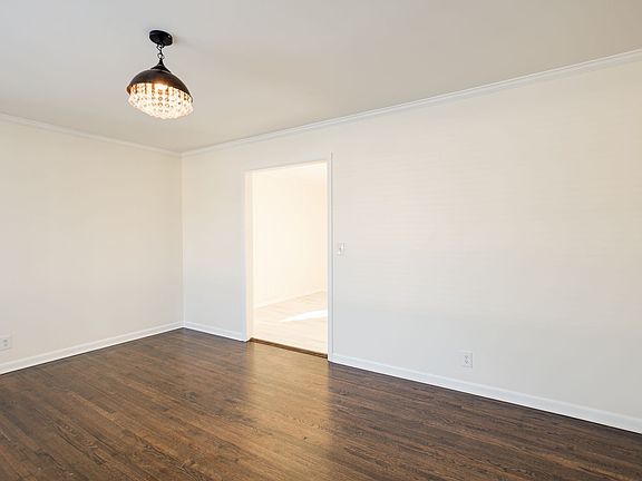 3rd image of 3126 Moorewood Dr