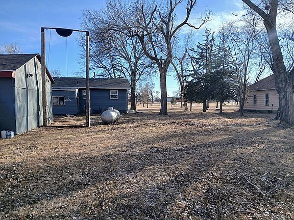 4th image of 302 W 9th St