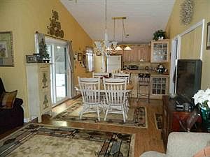 5th image of 20 Queen Ann Ct