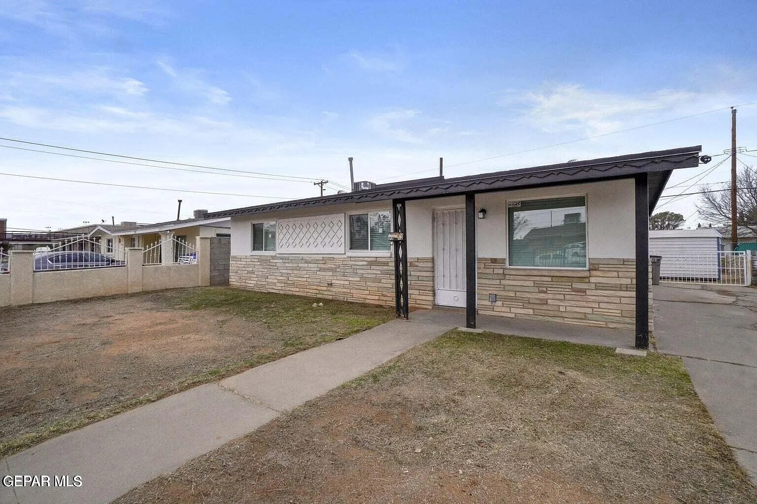 3 bed, 1.0 bath, 1000 sqft, $1,295 — Photo 3