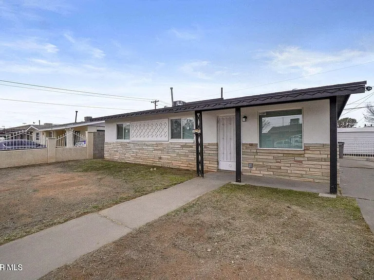 5316 Saxon Dr — Photo 3