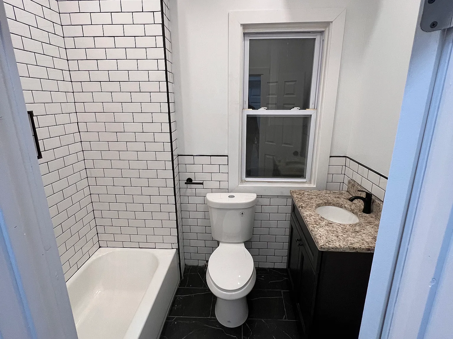 3 bed, 1050 sqft, $2,200 — Photo 4