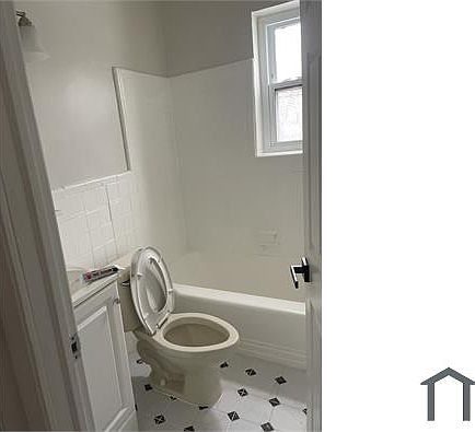 3rd image of 4608 Hillside Rd SE