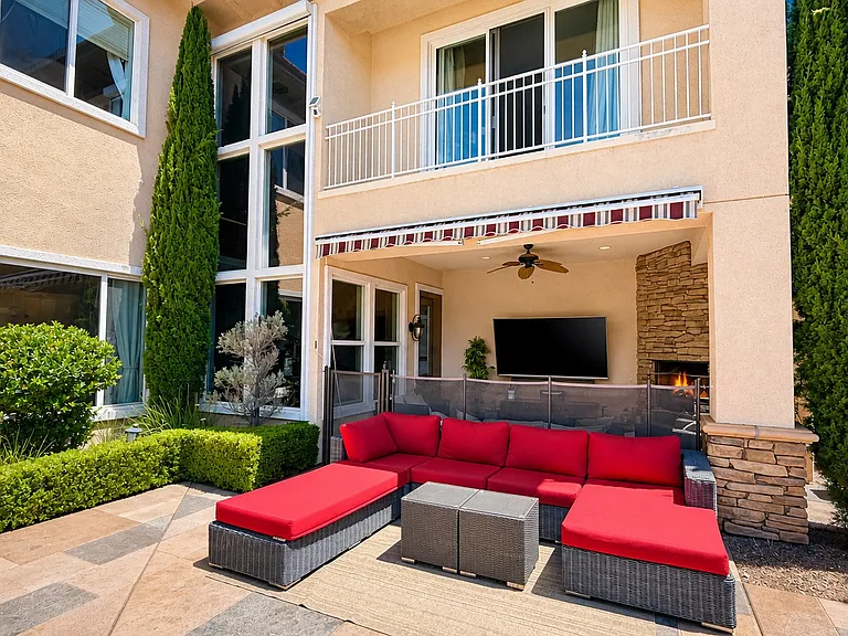 Seating area in pool zone