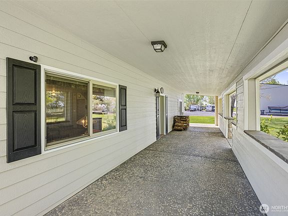 4th image of 17325 NE B.5 Road