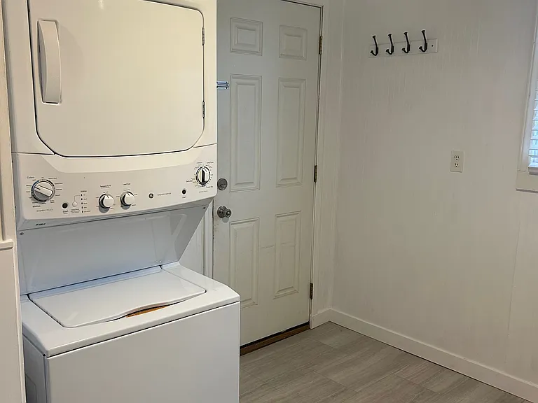 520 E Hall Ln — Photo 6