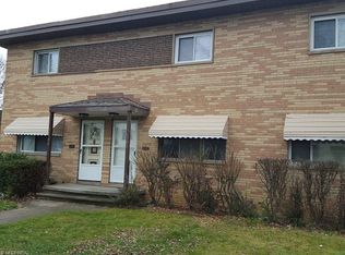 16202 Maplewood Ct, Maple Heights, OH 44137