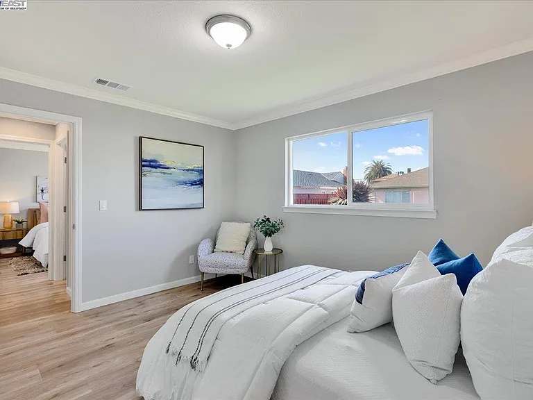 1827 Bandoni Ave — Photo 26