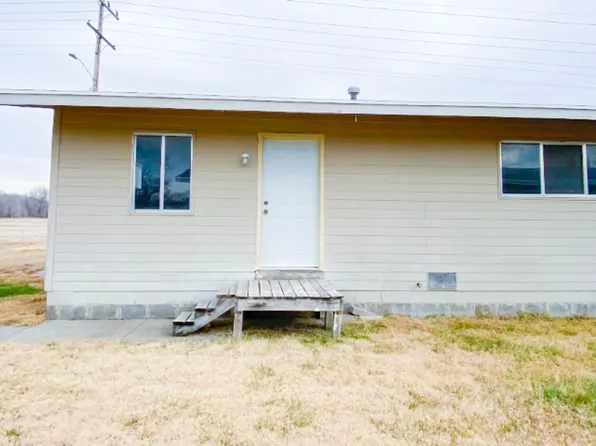 106 9th St #2, Ogden, KS 66517