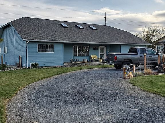 3rd image of 8849 Hillcrest Dr NE