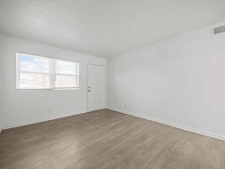308 W Trinity Ave — Photo 11