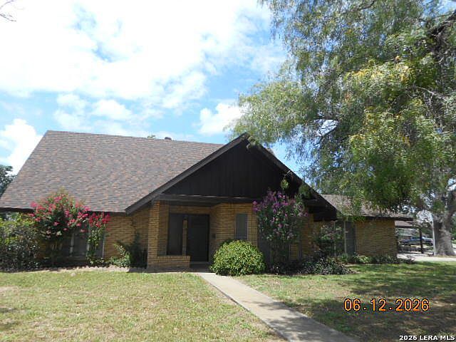 1st image of 412 Chaparral Dr.