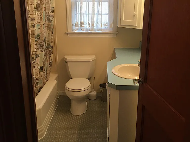 bathroom (approx. 4' x 8' plus tub)