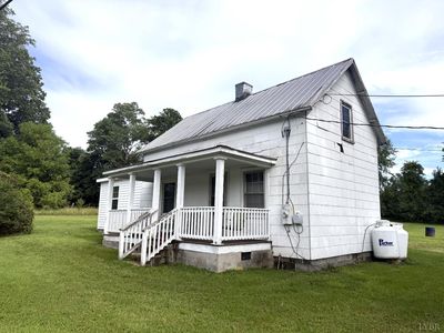 166 Gethsemane Church Ave, Drakes Branch, VA, 23937