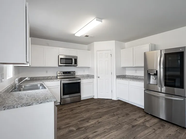 761 Riverside Dr NW — Photo 14