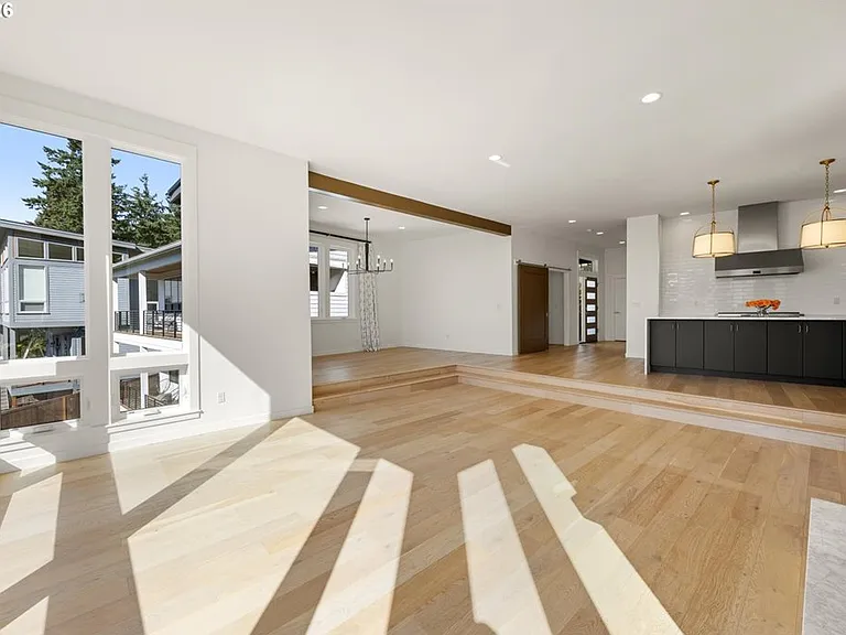 3718 SW Hillside Dr — Photo 5