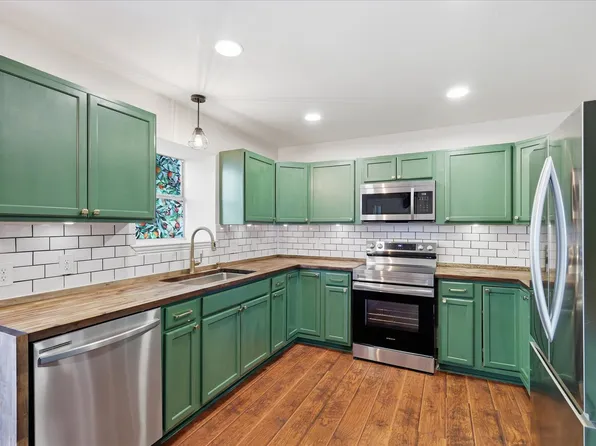 208 Cory Ct, Krum, TX 76249