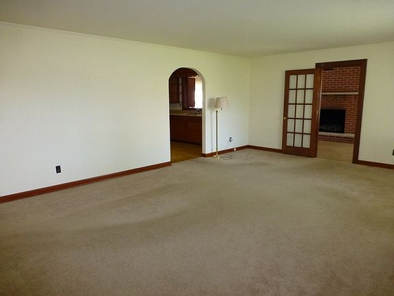 4th image of 9760 Blandville Rd