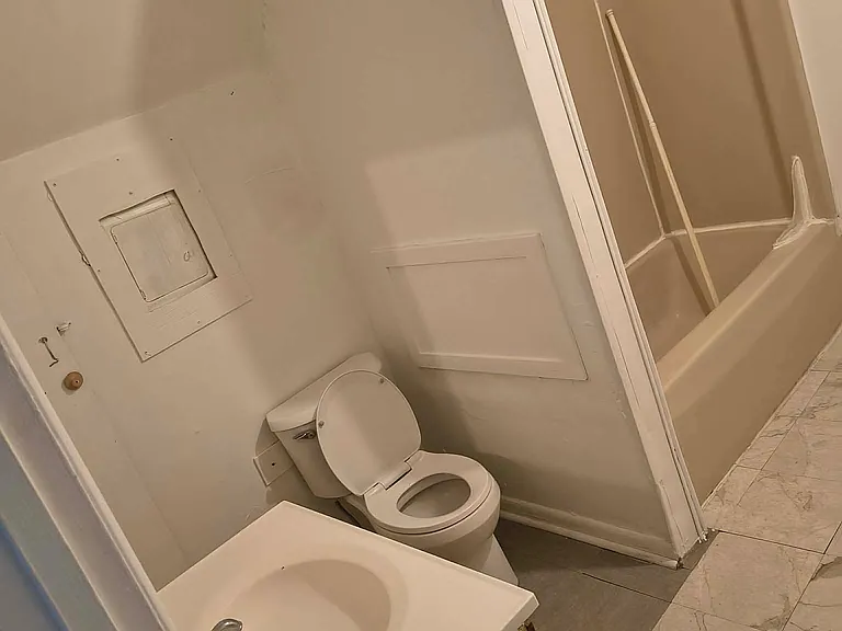 511 N Meridian St #B — Photo 4