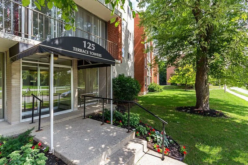 Terrace Towers Apartments - Choose your rent level - Call for Details - Heat, water — Photo 2