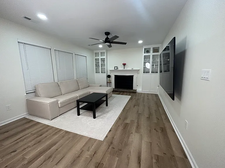 4015 Lake Charles Way — Photo 4