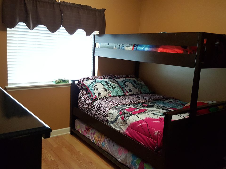 1st image of 11396 Glenwood Dr. #37