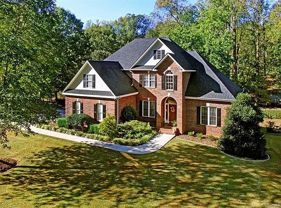 2nd image of 416 W Glen Eagles Rd