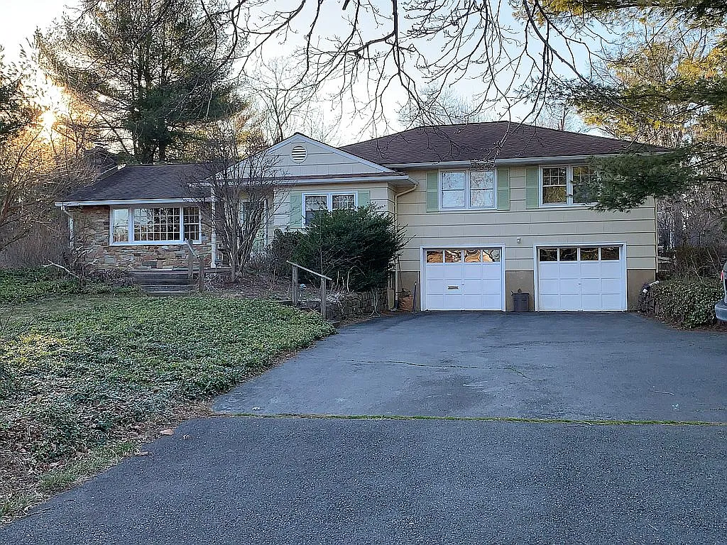 230 Snowden Ln photo 1