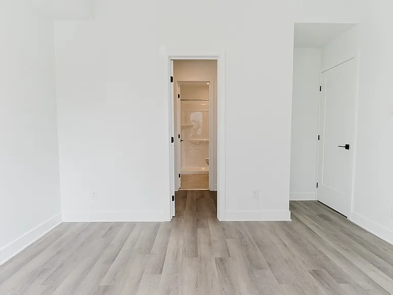 845 Champlain St — Photo 34