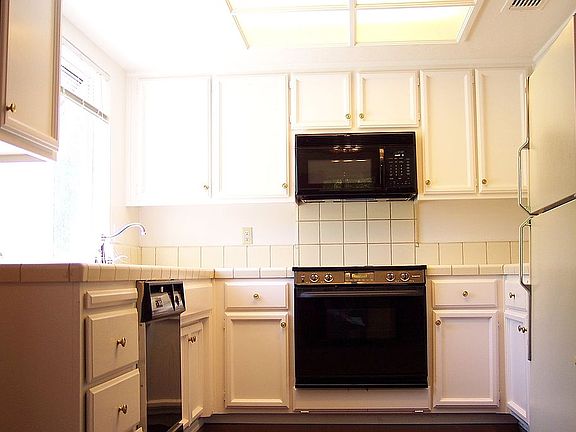 3rd image of 171 Valley Oak Dr