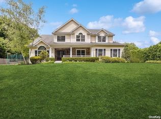 40 Dunlop Rd, Huntington, NY 11743