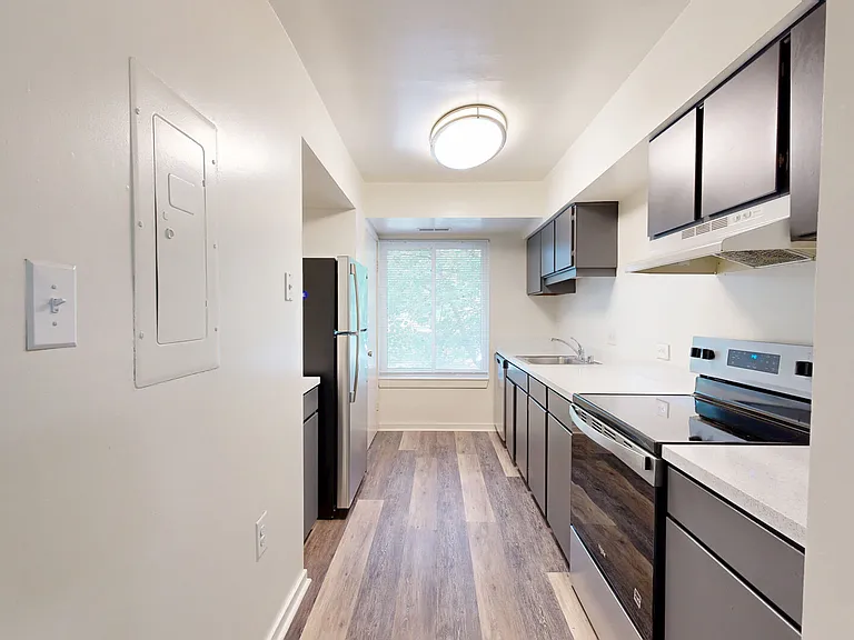Seneca Place — Photo 52