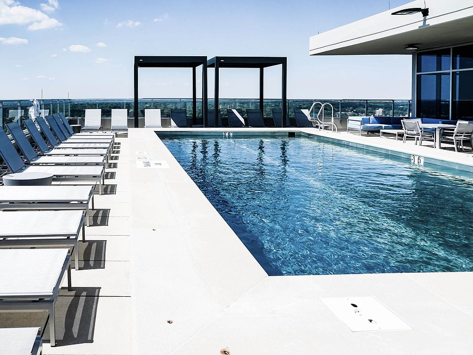 Take a Dip in our Resort-Style Rooftop Pool