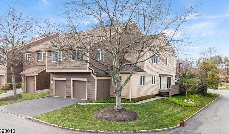1 Avery Ct — Photo 2