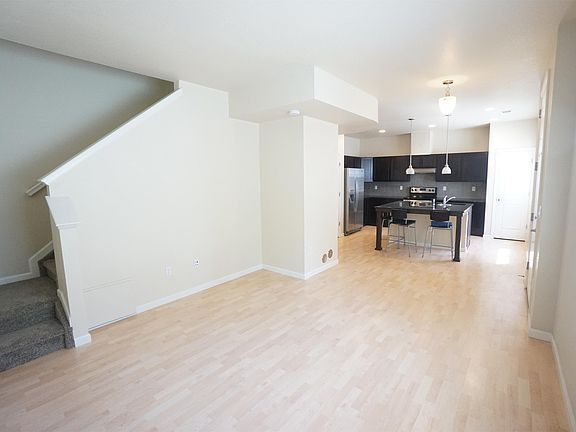 3rd image of 2221 Ulster St