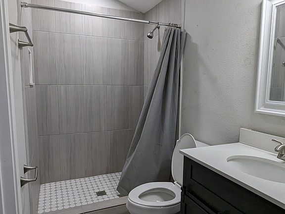 2nd image of 303 Princeton Ave Unit 4