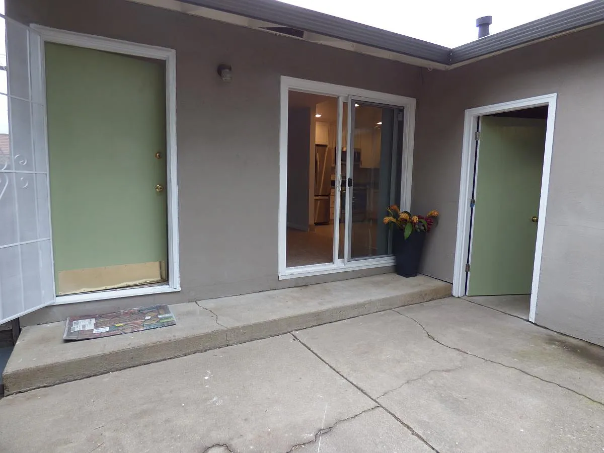 2 bed, 768 sqft, $3,198 — Photo 2
