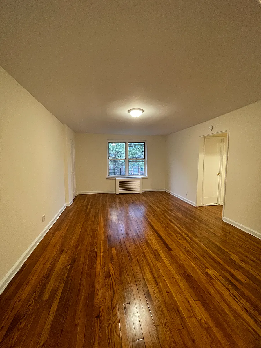 Building Photo - 40-25 192nd St #3