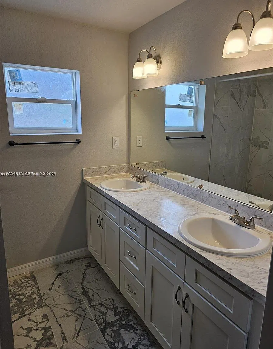 3 bed, 2.0 bath, $1,490 — Photo 4