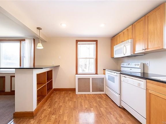 3rd image of 17 English Ln Floor 2