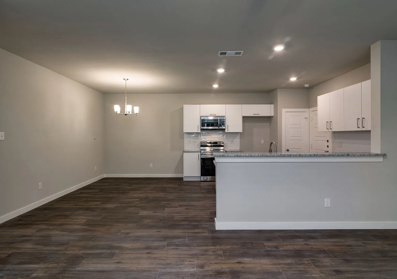 Gorgeous 3 Bedroom Duplex Located In Midlothian Isd! — Photo 3