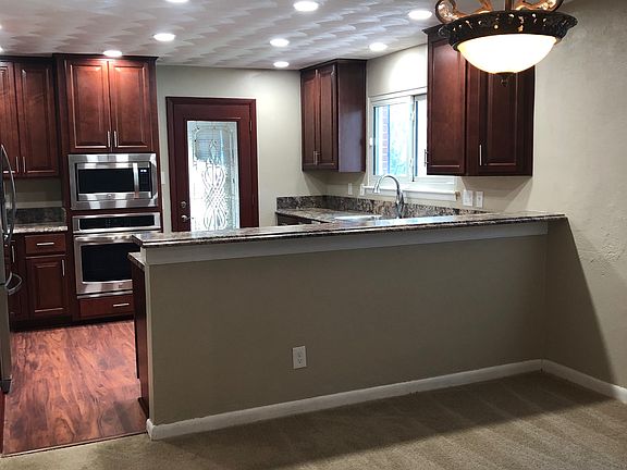 3rd image of 844 Hopwood Ln